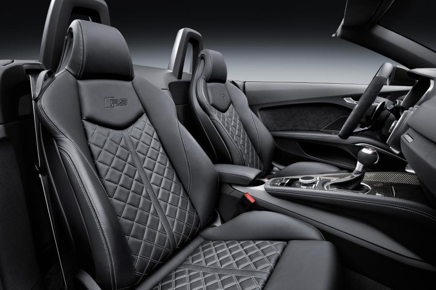 Интерьер Audi TT RS Roadster (8S) 2016 года  (WW) (фото 51 из 57)